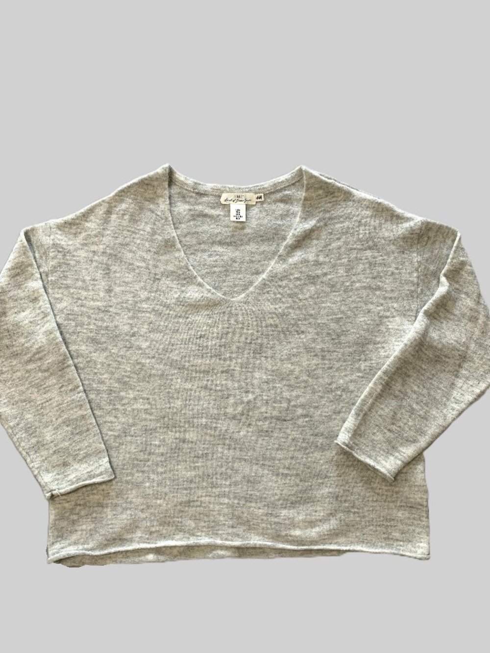 H&M Soft Knit V‑Neck Long Sleeves Gray Sweater Women Minimalist Neutral Size M